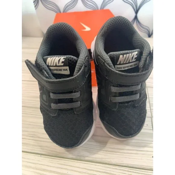 Nike Flex Supreme TR 4 Black Kids Shoe - Picture 2 of 14